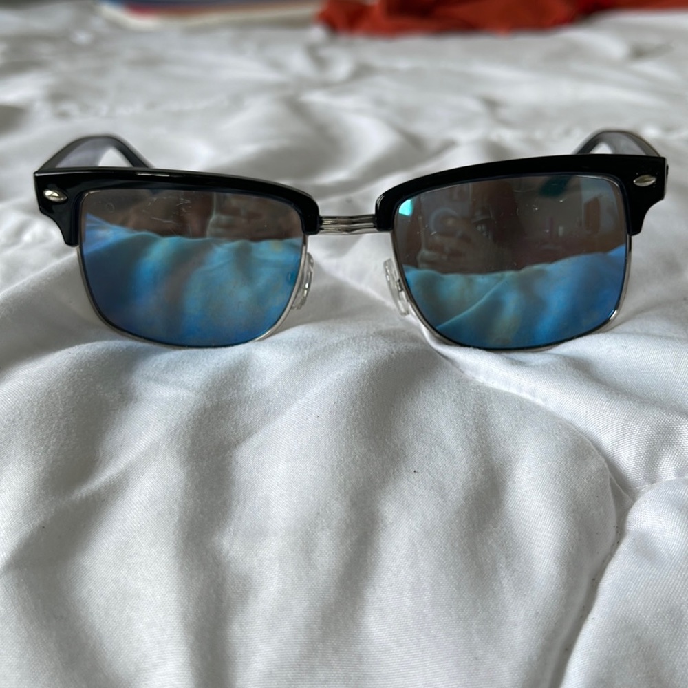 SUNGLASSES